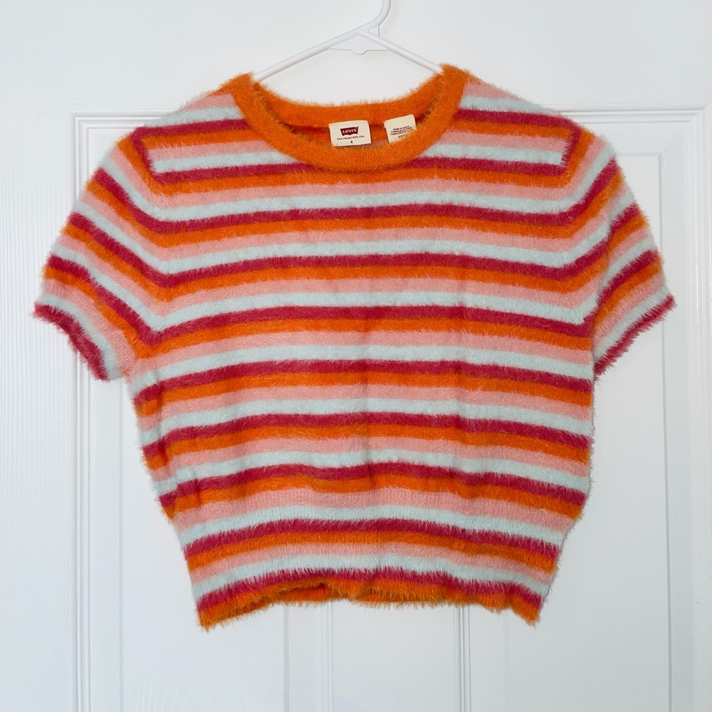 Levi’s fuzzy sweater tee (S)
